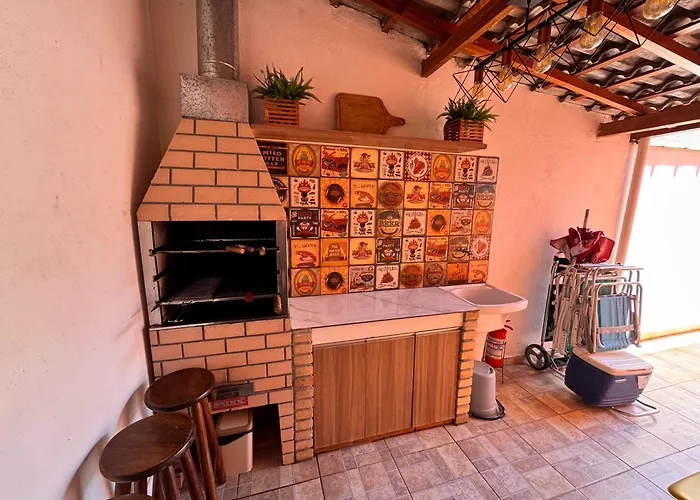 Casa em Bertioga condomínio 200 metros da praia